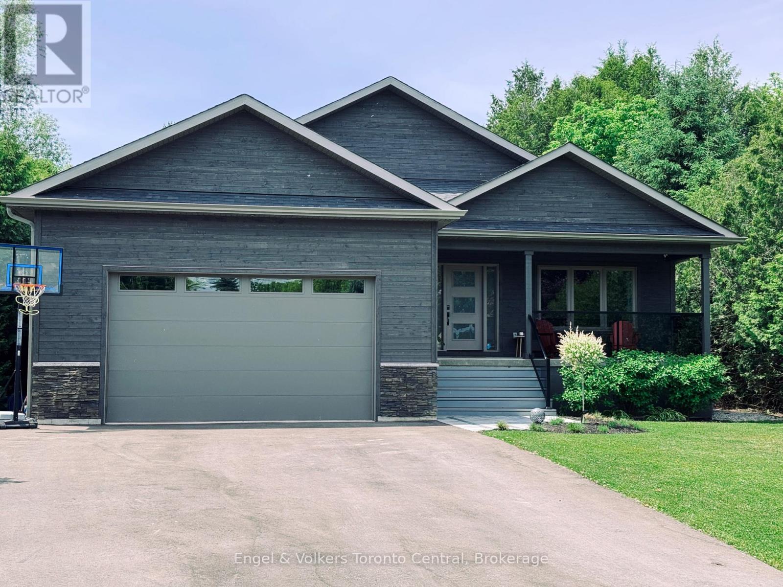 Property at 131 ARTHUR STREET E image 1