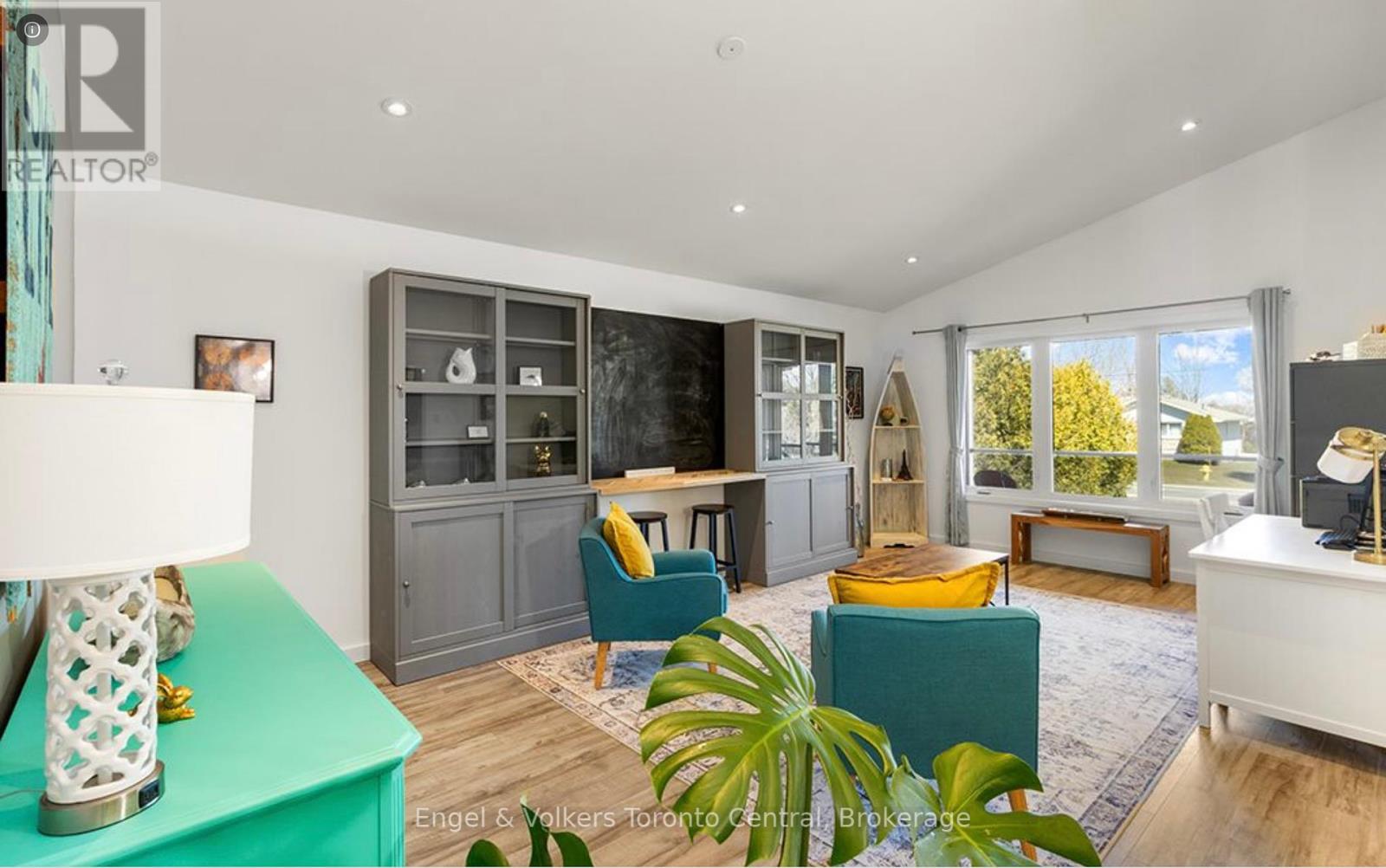 Property at 131 ARTHUR STREET E image 5