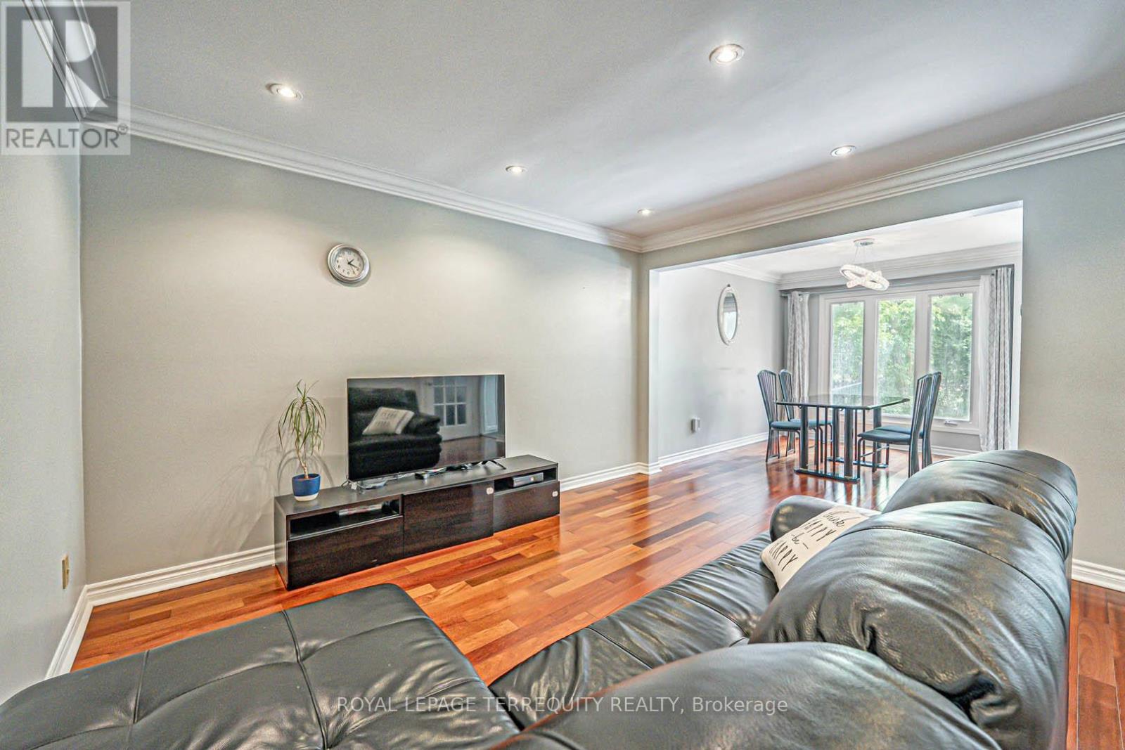 Property at 40 PEPPERELL CRESCENT image 4