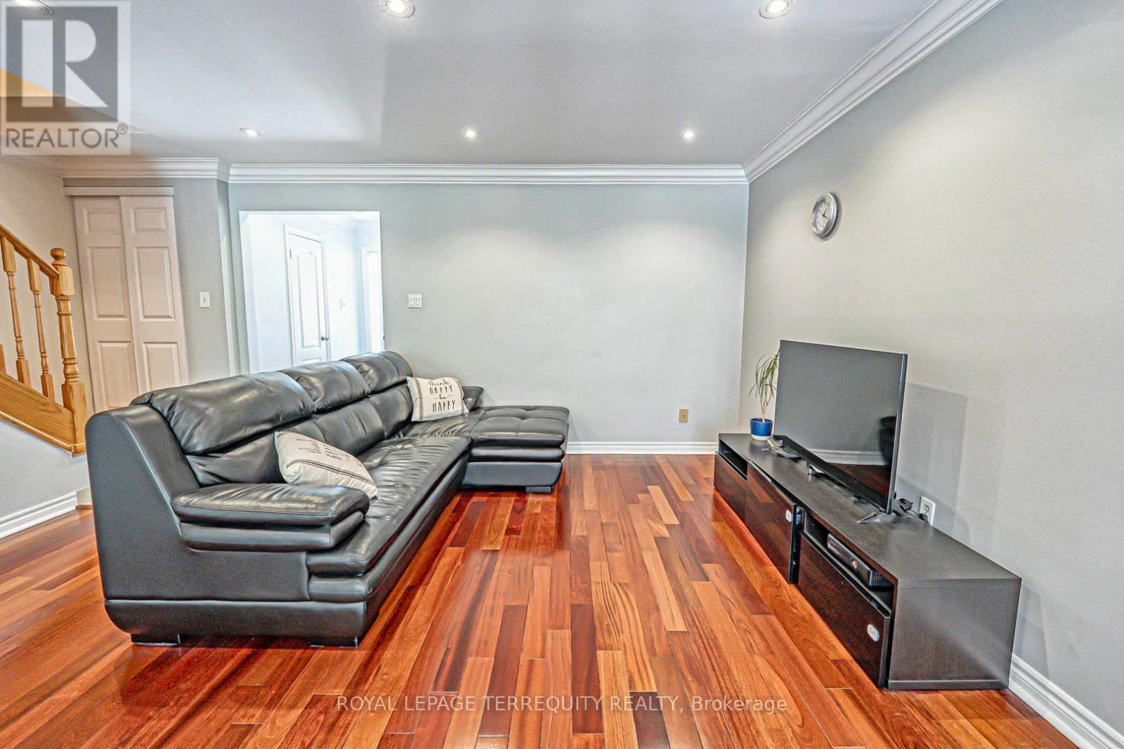 Property at 40 PEPPERELL CRESCENT image 5