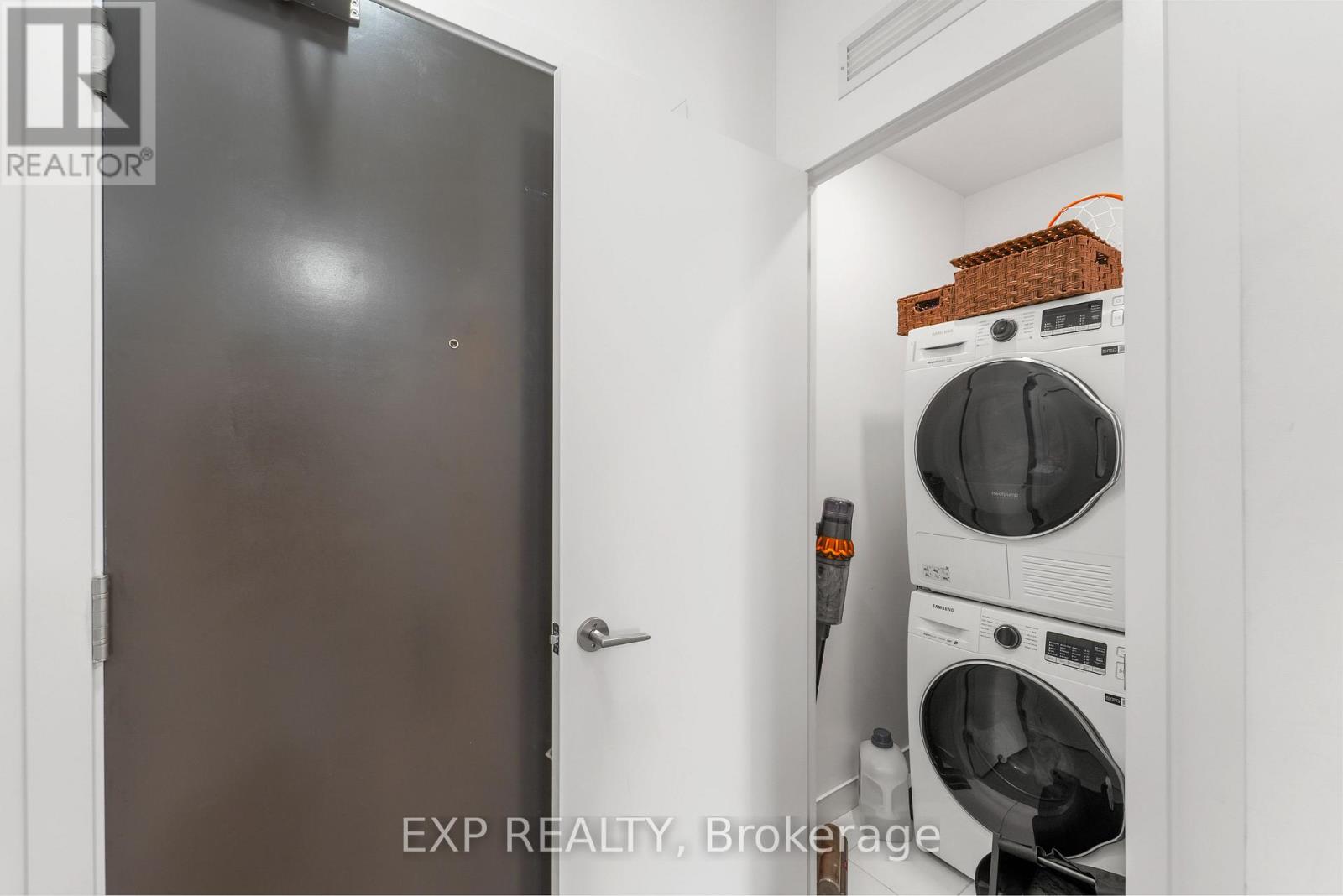 1120 - 10 Honeycrisp Crescent, Vaughan (Vaughan Corporate Centre), Ontario  L4K 0M4 - Photo 12 - N12226748