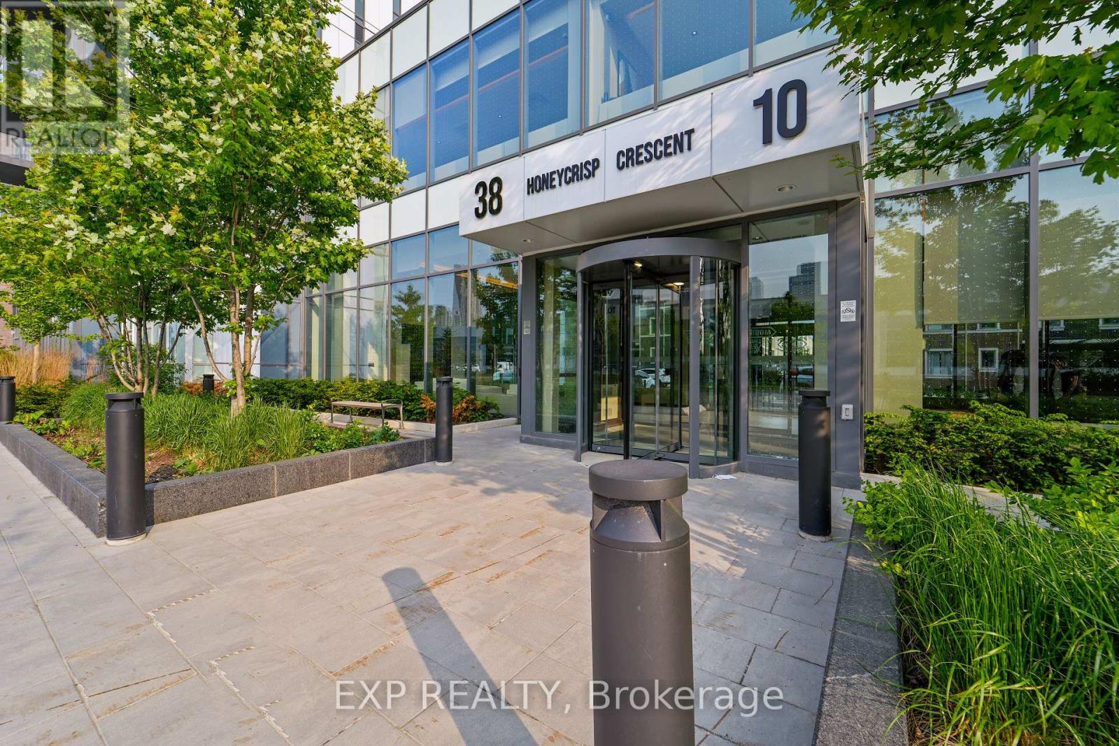 1120 - 10 Honeycrisp Crescent, Vaughan (Vaughan Corporate Centre), Ontario  L4K 0M4 - Photo 2 - N12226748