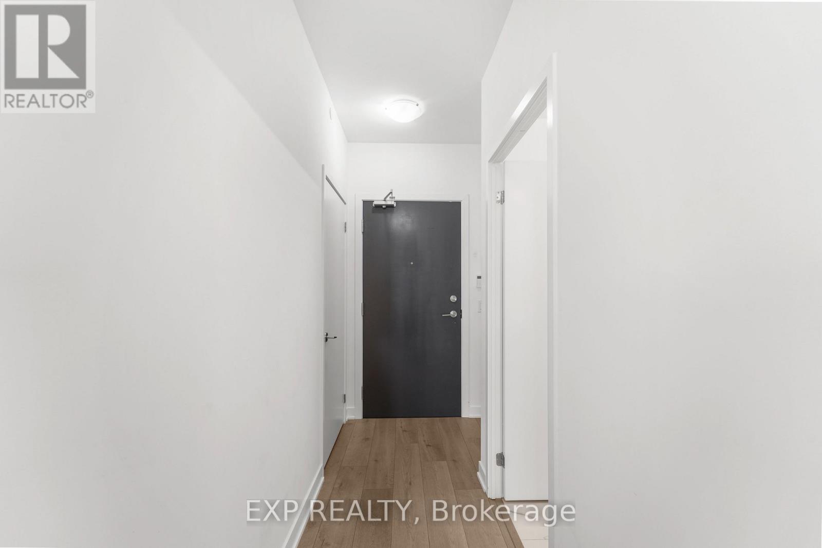 1120 - 10 Honeycrisp Crescent, Vaughan (Vaughan Corporate Centre), Ontario  L4K 0M4 - Photo 4 - N12226748