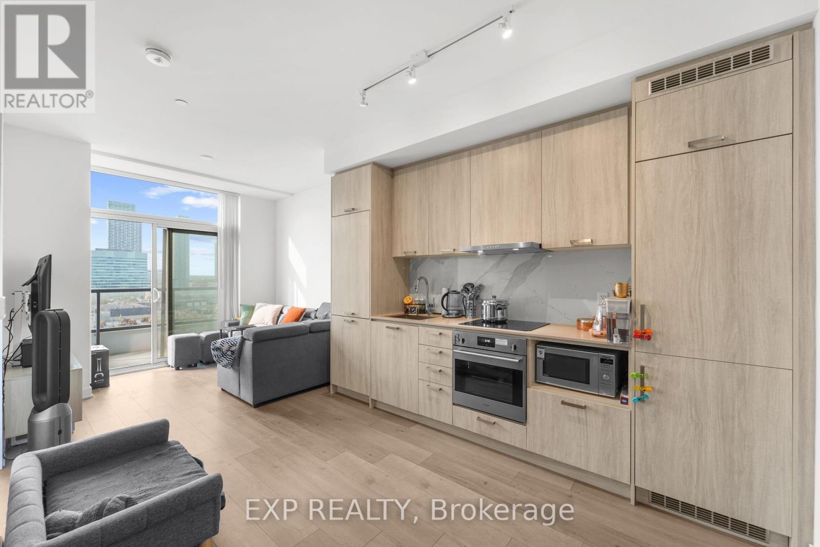 1120 - 10 Honeycrisp Crescent, Vaughan (Vaughan Corporate Centre), Ontario  L4K 0M4 - Photo 6 - N12226748