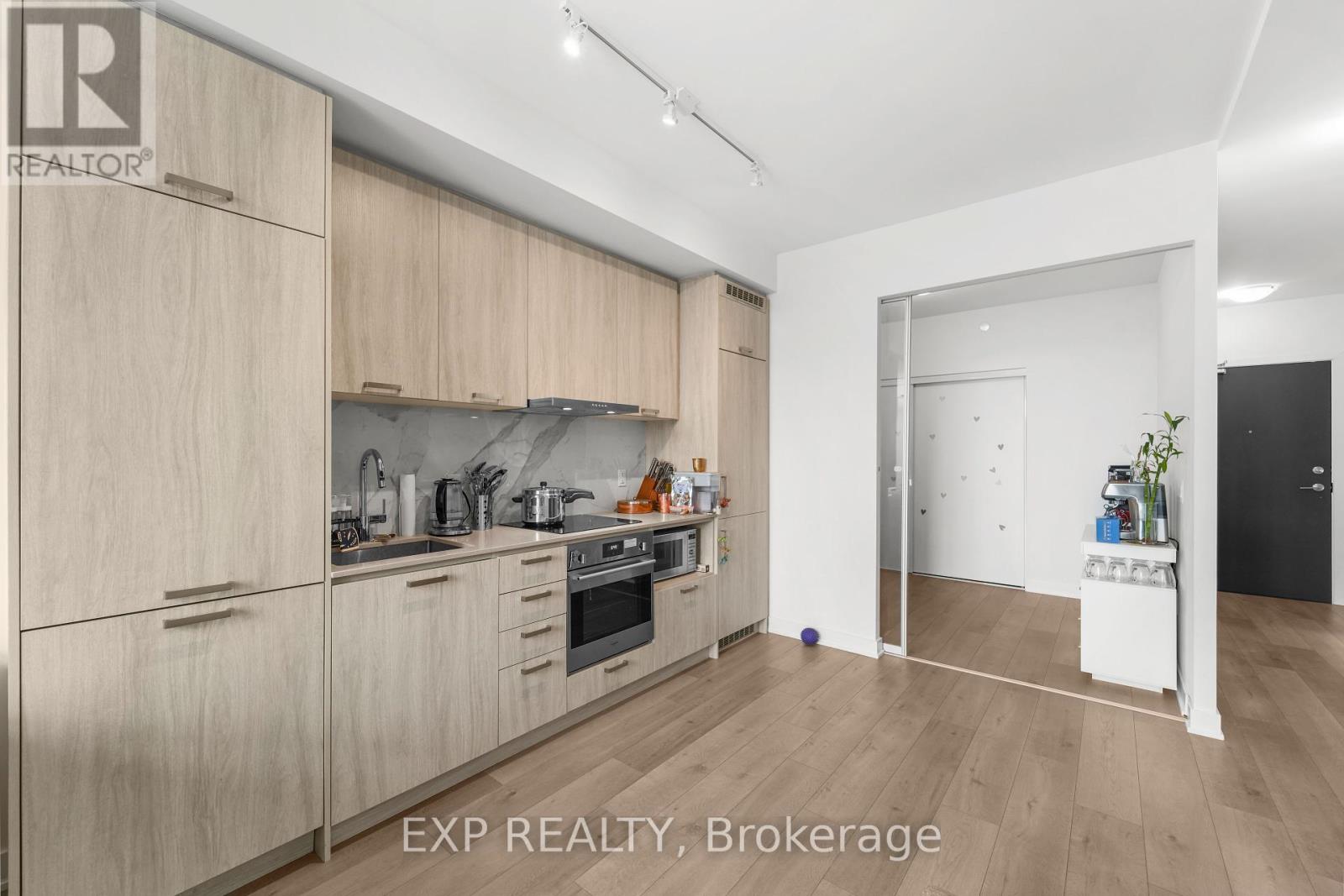 1120 - 10 Honeycrisp Crescent, Vaughan (Vaughan Corporate Centre), Ontario  L4K 0M4 - Photo 7 - N12226748