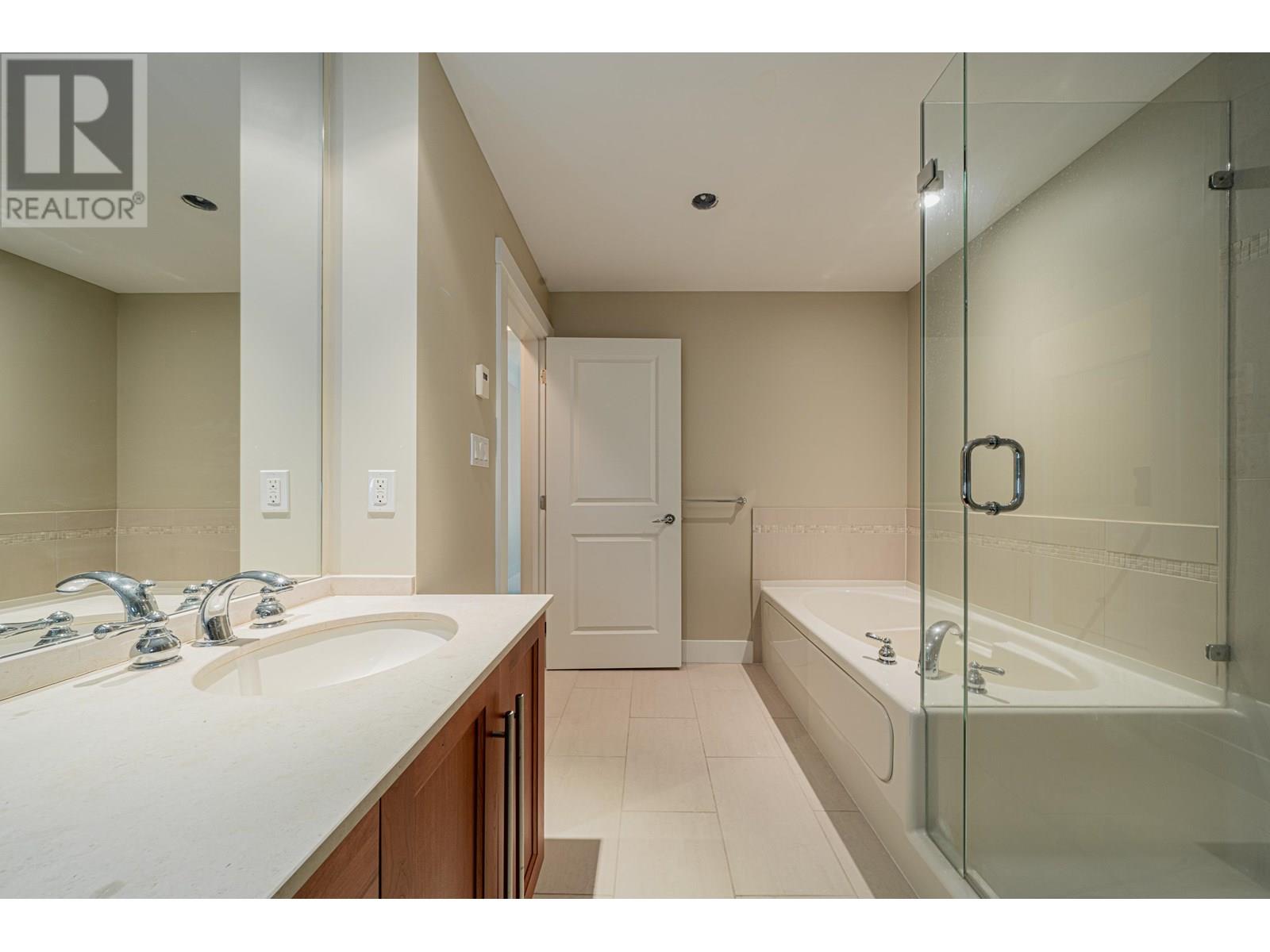 Listing Picture 11 of 18 : 305 4759 VALLEY DRIVE, Vancouver / 溫哥華 - 魯藝地產 Yvonne Lu Group - MLS Medallion Club Member