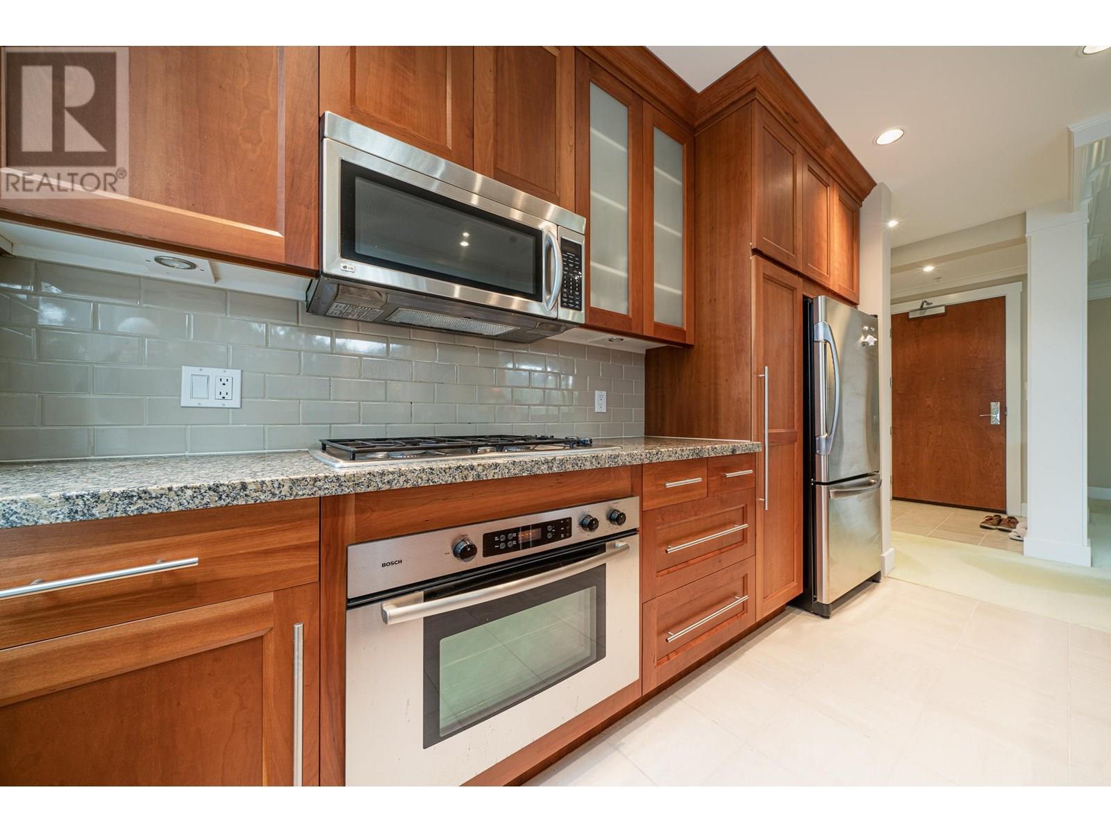 Listing Picture 6 of 18 : 305 4759 VALLEY DRIVE, Vancouver / 溫哥華 - 魯藝地產 Yvonne Lu Group - MLS Medallion Club Member