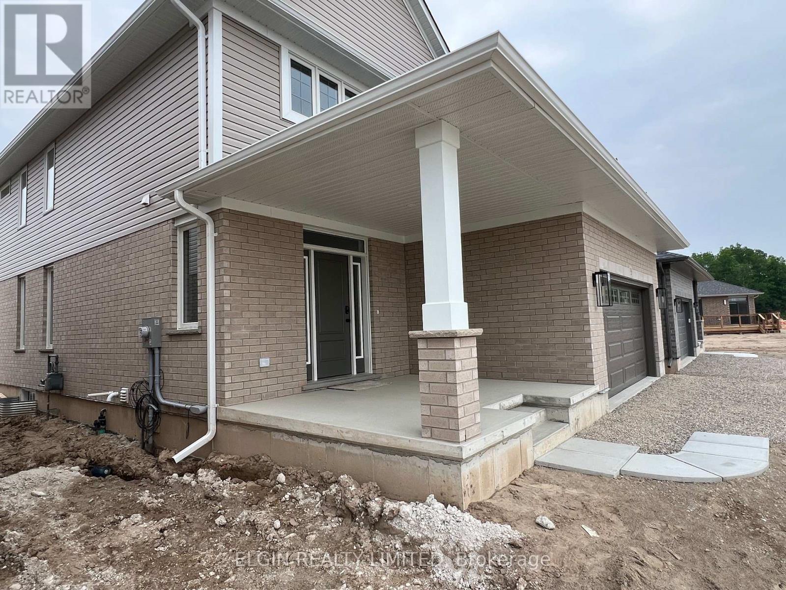 Property at 39 HEMLOCK CRESCENT image 2