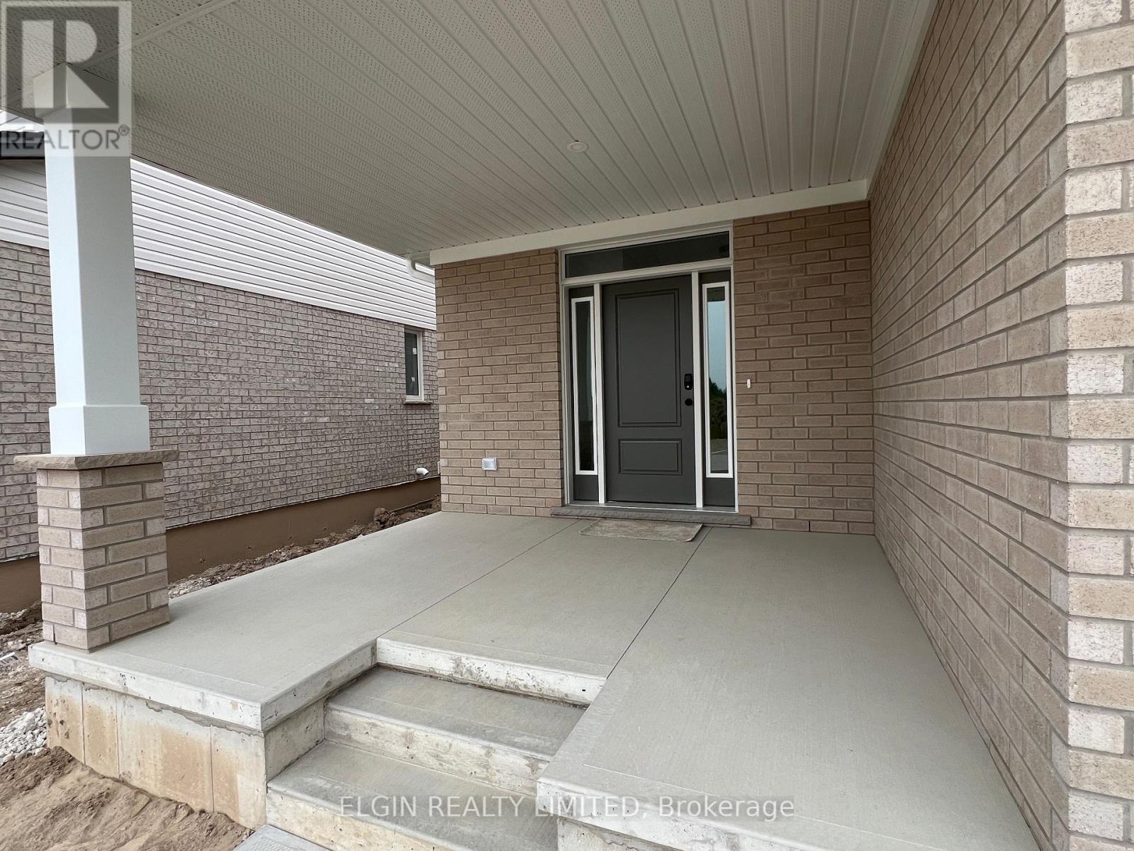 Property at 39 HEMLOCK CRESCENT image 3