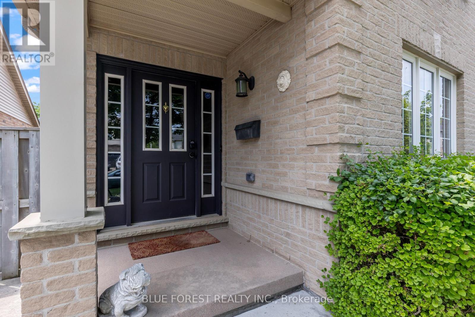 258 South Leaksdale Circle, London South, Ontario  N6M 1K3 - Photo 4 - X12226924
