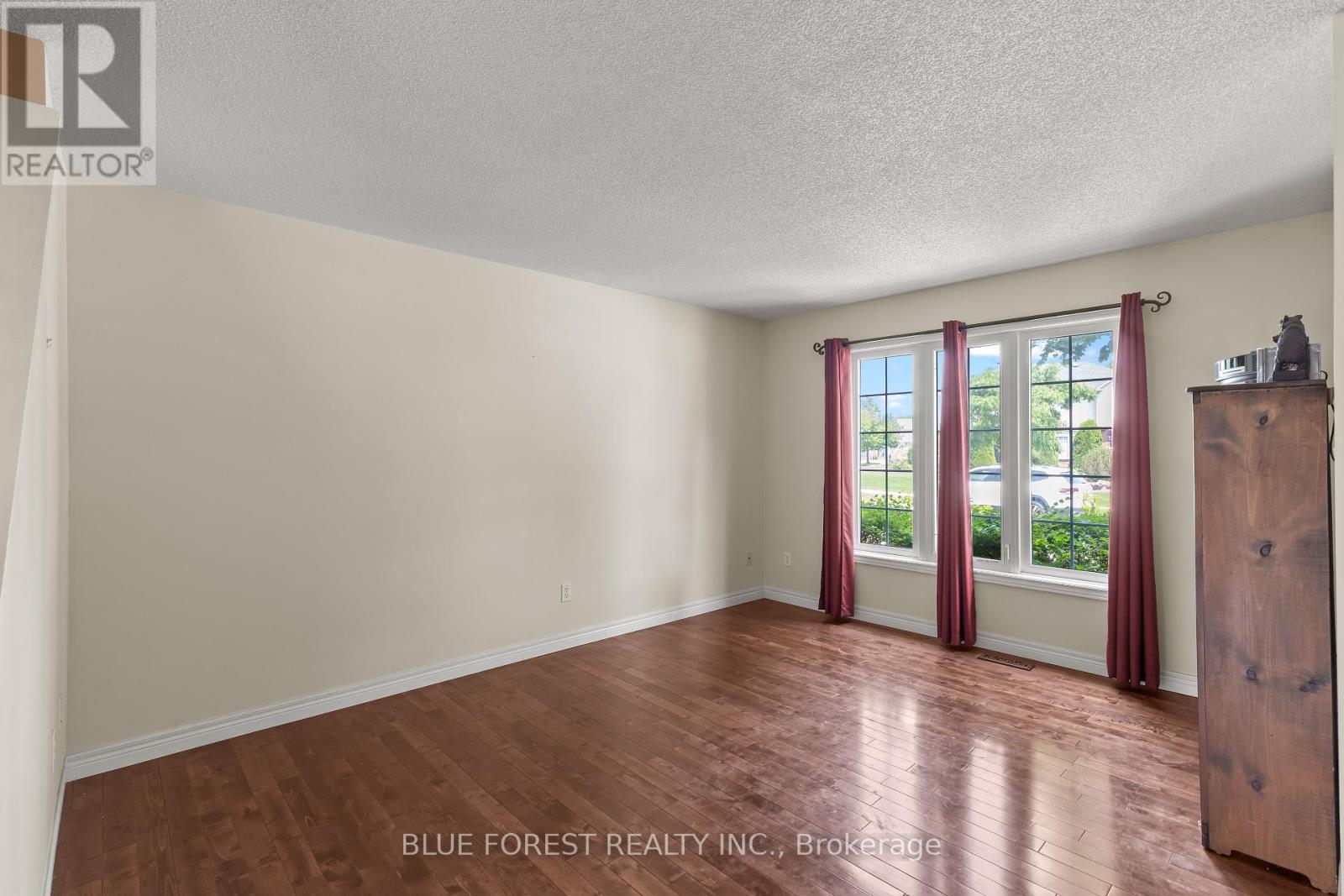 258 South Leaksdale Circle, London South, Ontario  N6M 1K3 - Photo 6 - X12226924