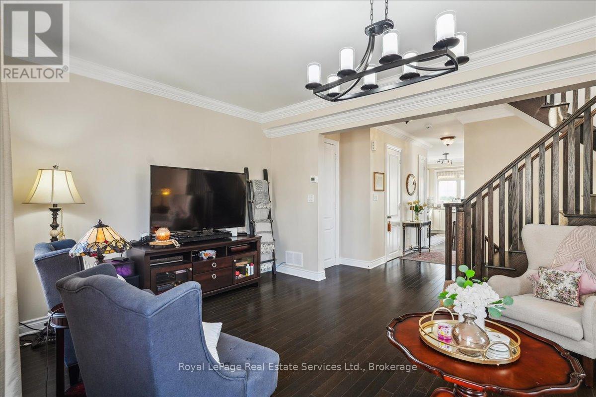 37 Rockman Crescent, Brampton, Ontario  L7A 0B5 - Photo 9 - W12226908