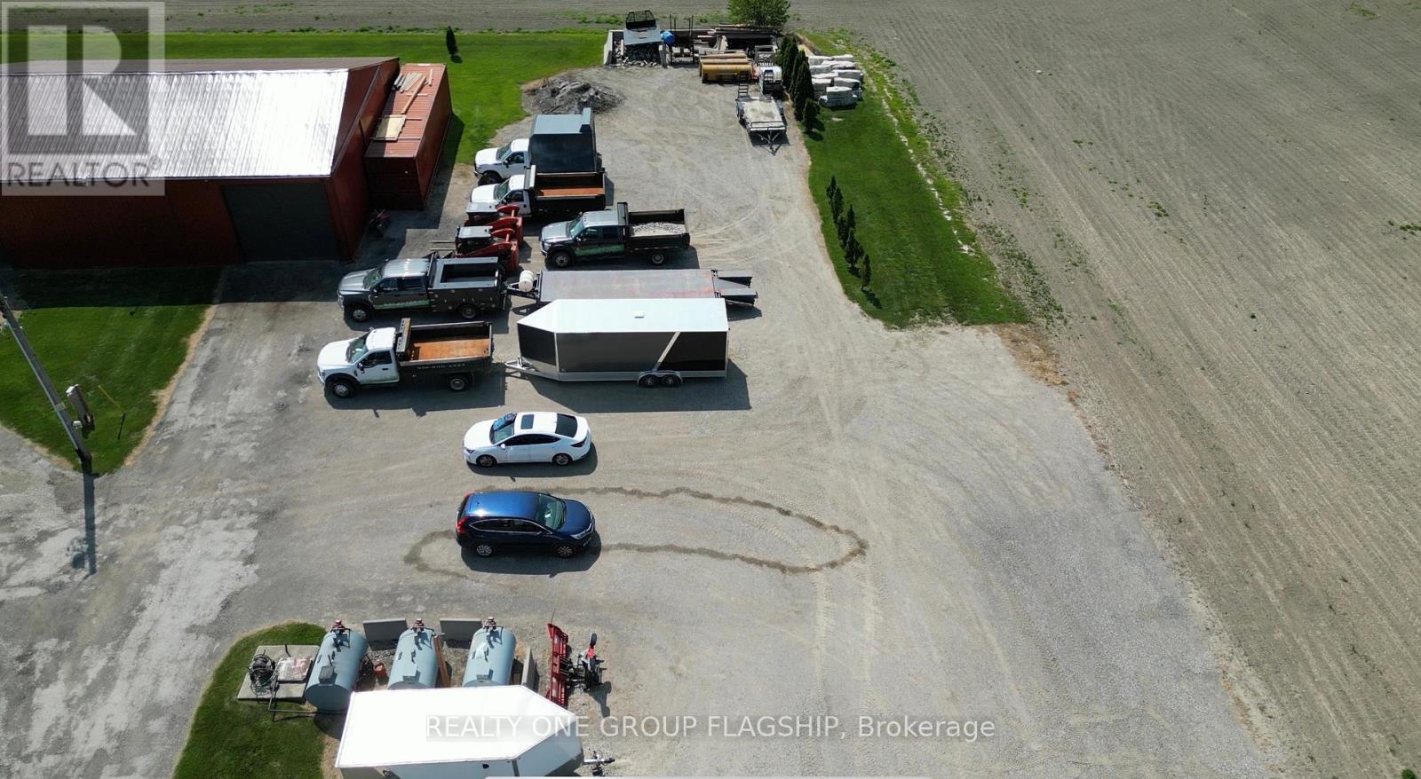 8529 Kinnaird Road, Lambton Shores (Bosanquet), Ontario  N0N 1J3 - Photo 10 - X12226769