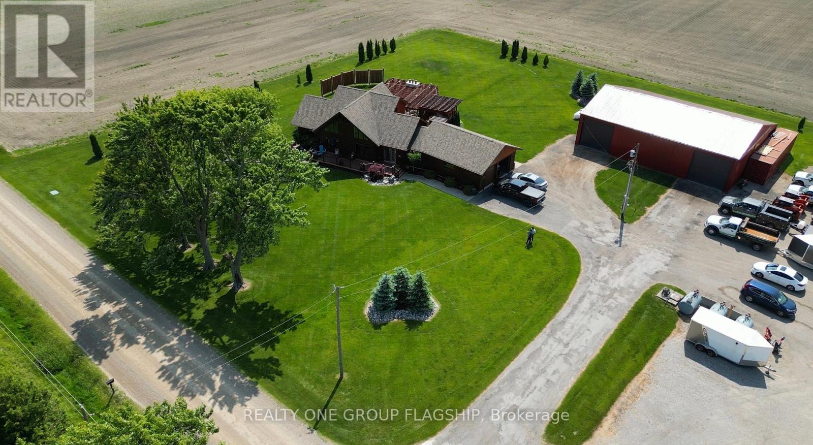 8529 Kinnaird Road, Lambton Shores (Bosanquet), Ontario  N0N 1J3 - Photo 11 - X12226769
