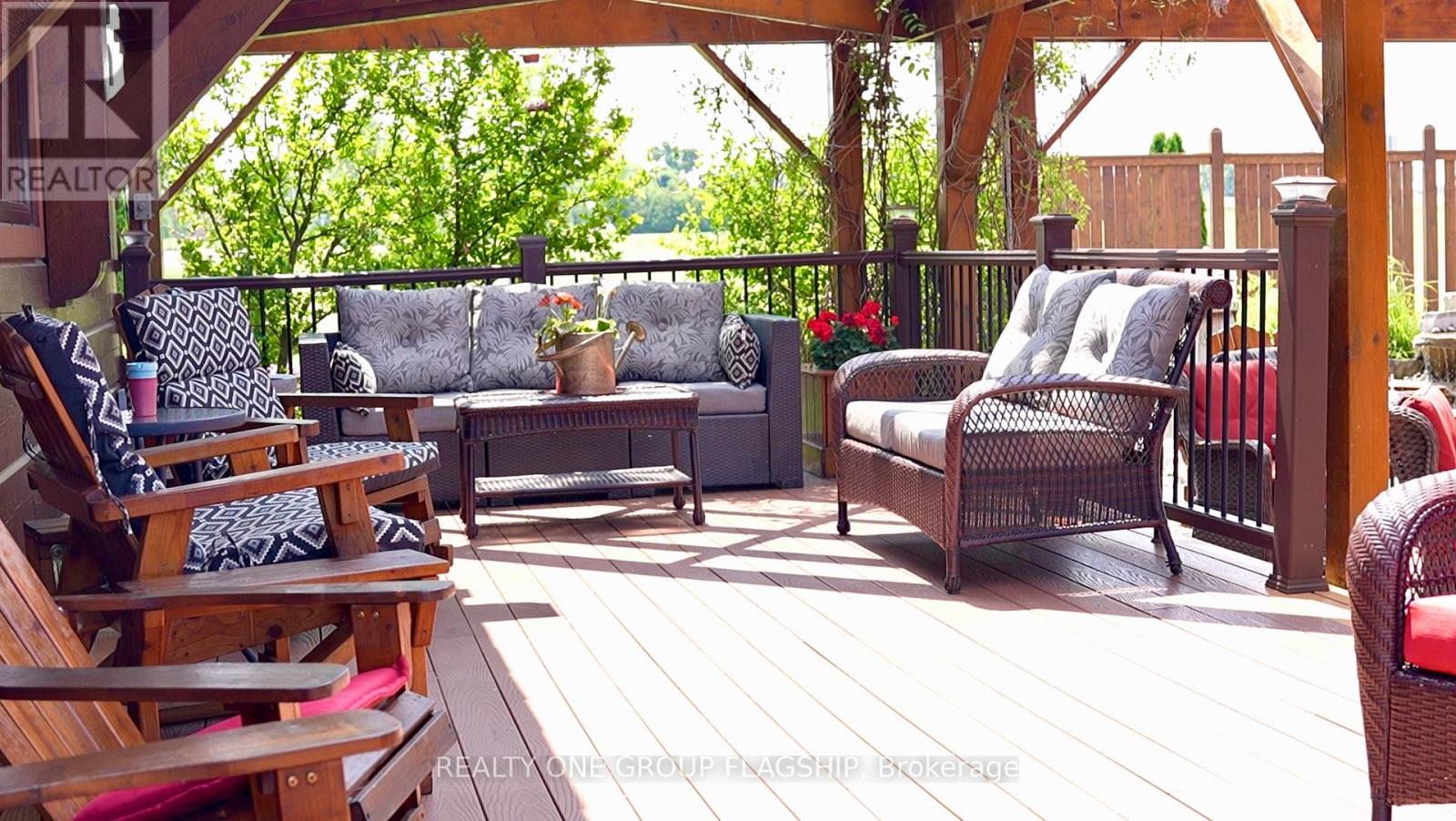 8529 Kinnaird Road, Lambton Shores (Bosanquet), Ontario  N0N 1J3 - Photo 19 - X12226769