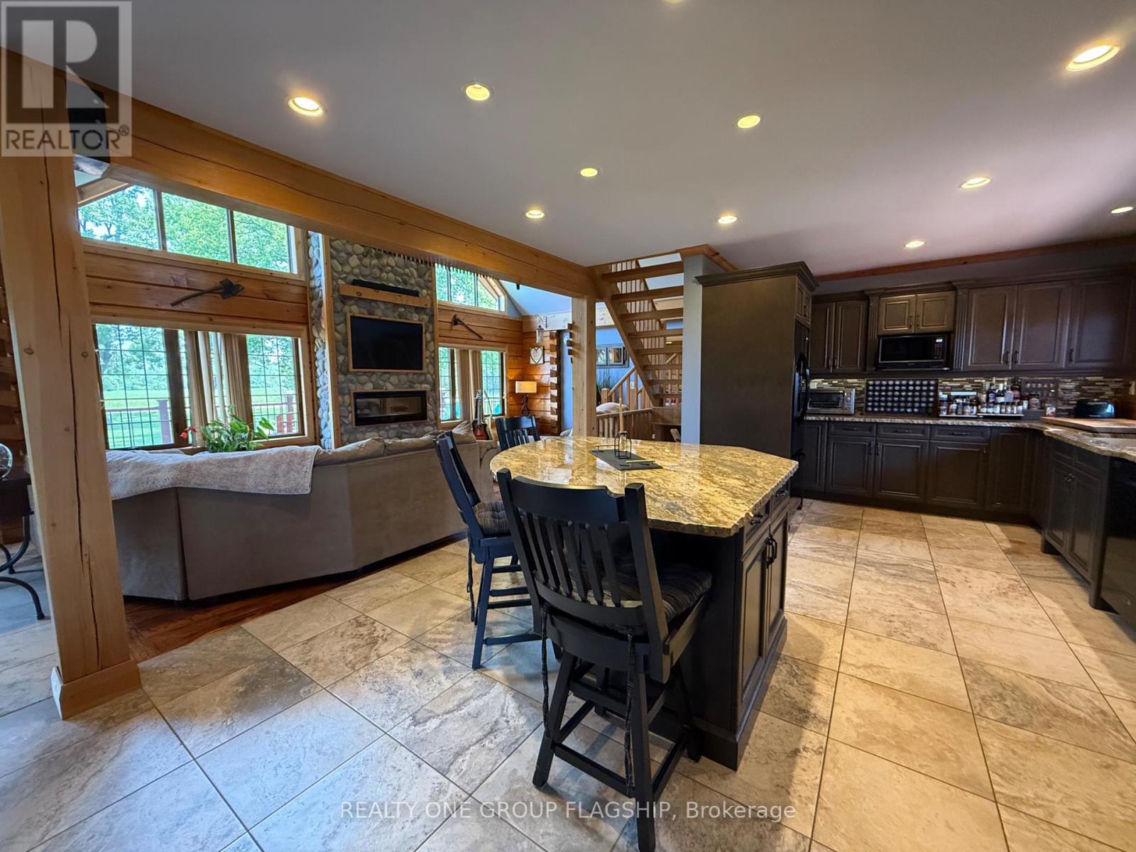8529 Kinnaird Road, Lambton Shores (Bosanquet), Ontario  N0N 1J3 - Photo 33 - X12226769