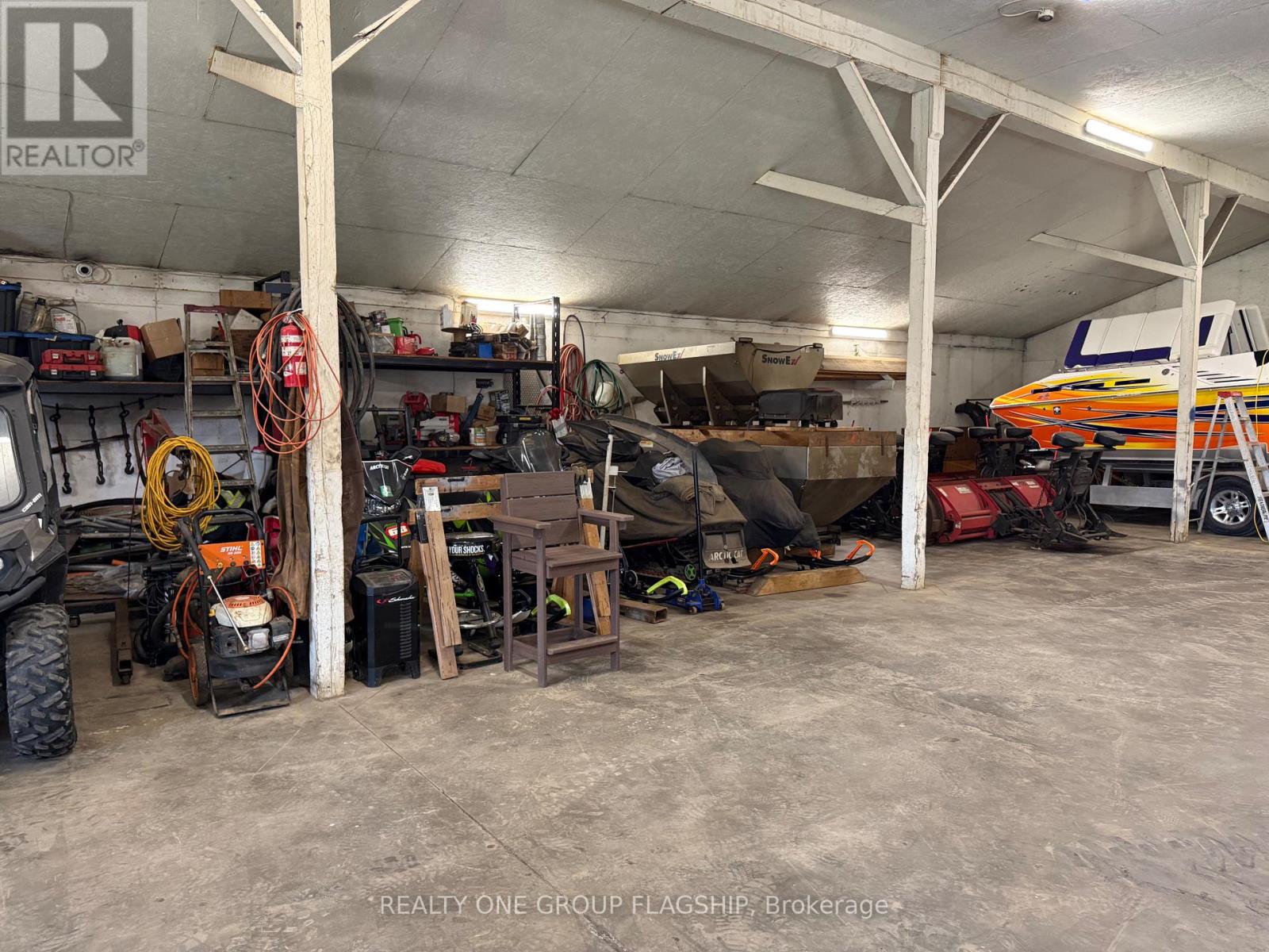 8529 Kinnaird Road, Lambton Shores (Bosanquet), Ontario  N0N 1J3 - Photo 4 - X12226769