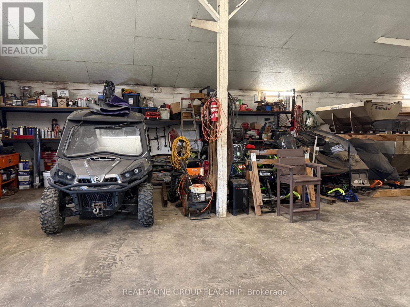 8529 Kinnaird Road, Lambton Shores (Bosanquet), Ontario  N0N 1J3 - Photo 6 - X12226769