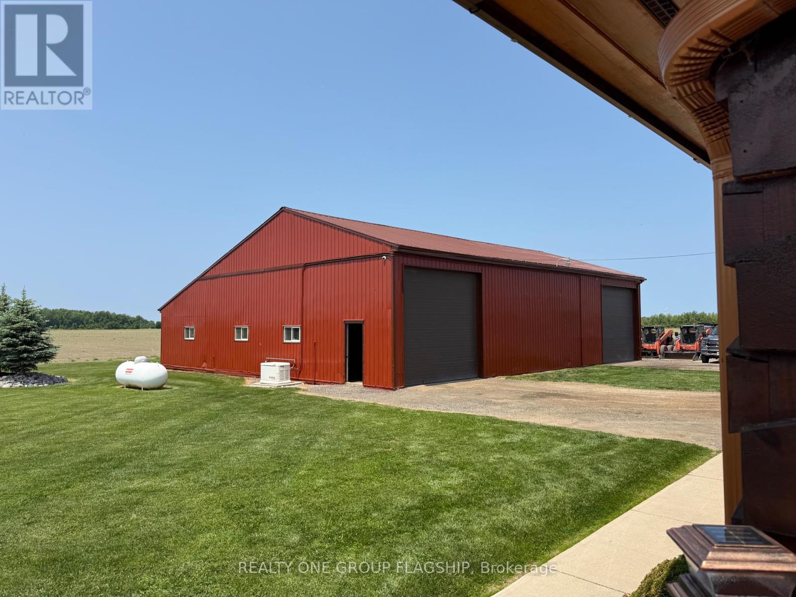 8529 Kinnaird Road, Lambton Shores (Bosanquet), Ontario  N0N 1J3 - Photo 8 - X12226769