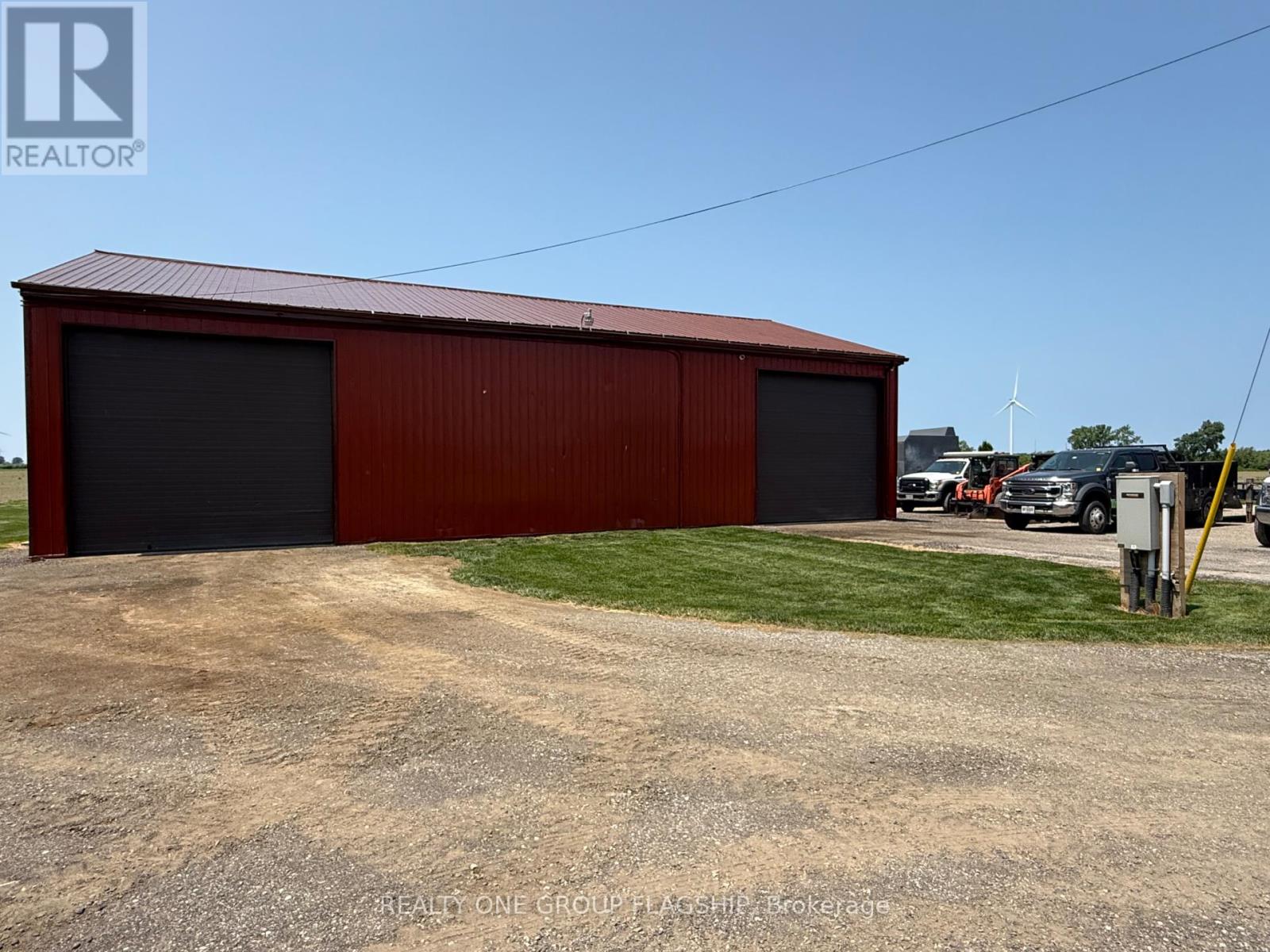 8529 Kinnaird Road, Lambton Shores (Bosanquet), Ontario  N0N 1J3 - Photo 9 - X12226769