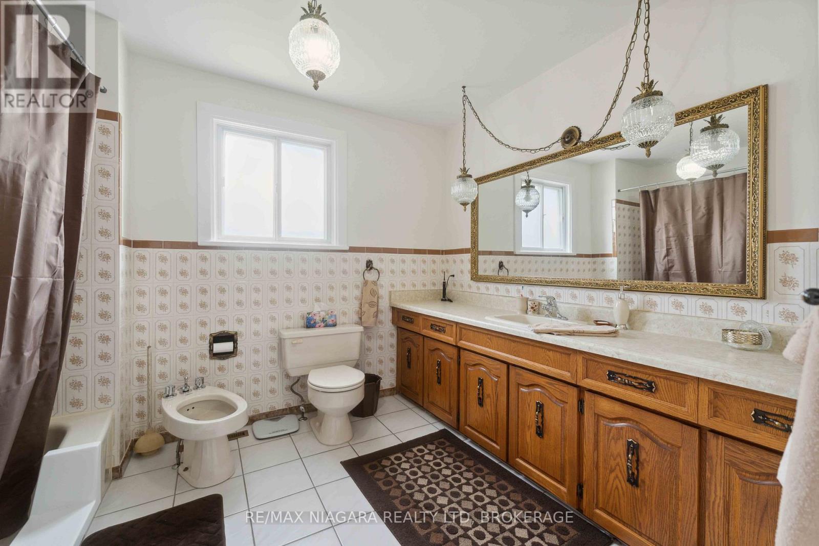 3560 Rapids View Drive, Niagara Falls, Ontario  L2G 6C4 - Photo 12 - X12224520