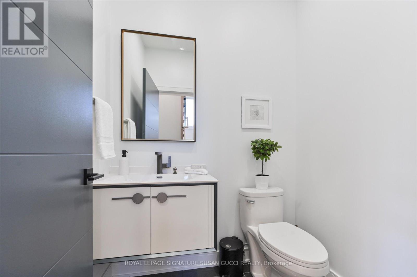 354 Woodmount Avenue, Toronto, Ontario  M4C 4A5 - Photo 14 - E12226831
