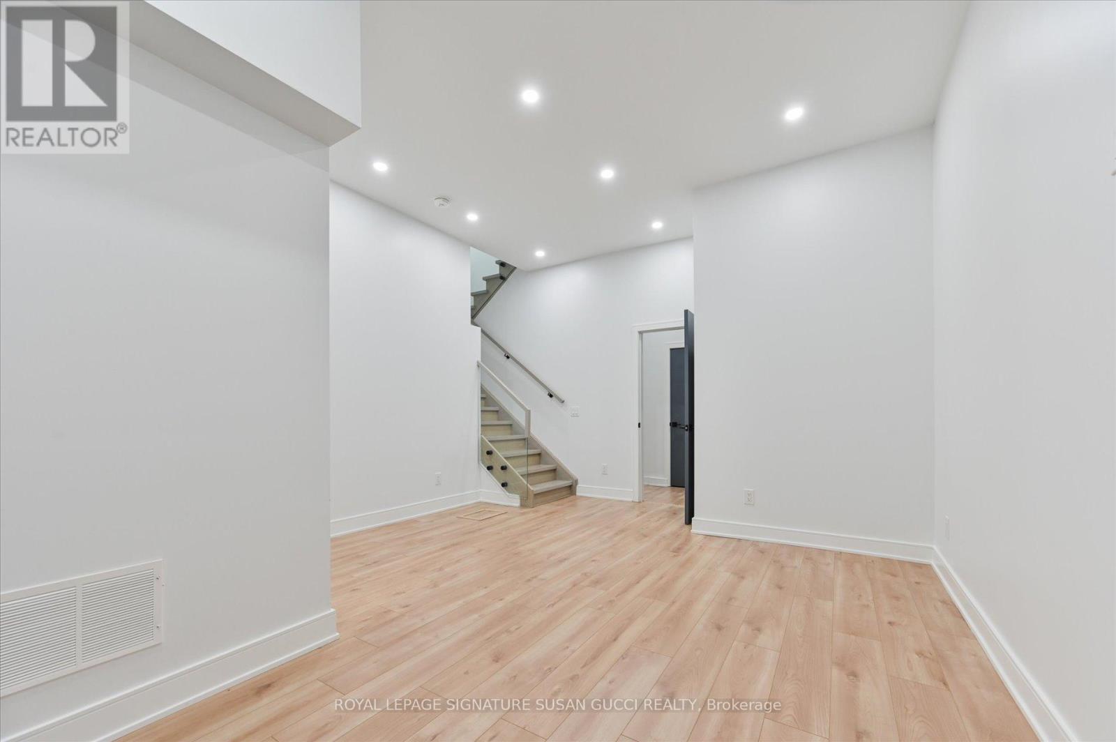 354 Woodmount Avenue, Toronto, Ontario  M4C 4A5 - Photo 32 - E12226831