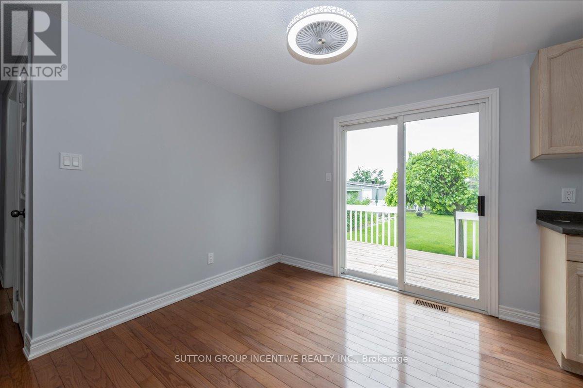 3 Comforts Cove, Innisfil, Ontario  L9S 1S3 - Photo 11 - N12226942
