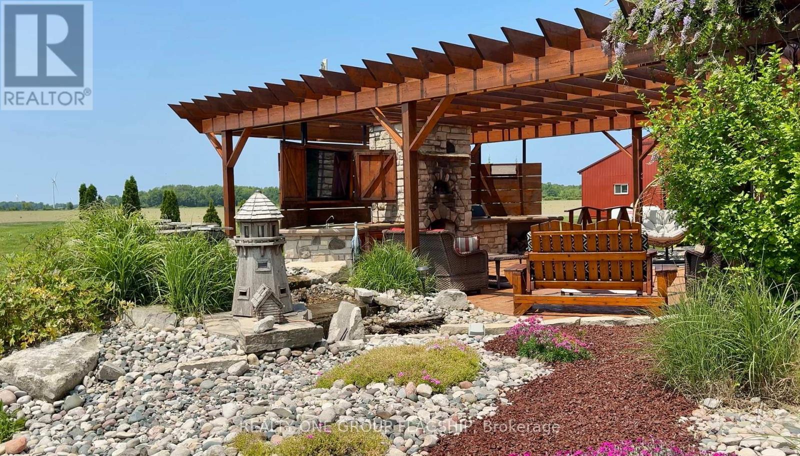 8529 Kinnaird Road, Lambton Shores (Bosanquet), Ontario  N0N 1J3 - Photo 13 - X12226873