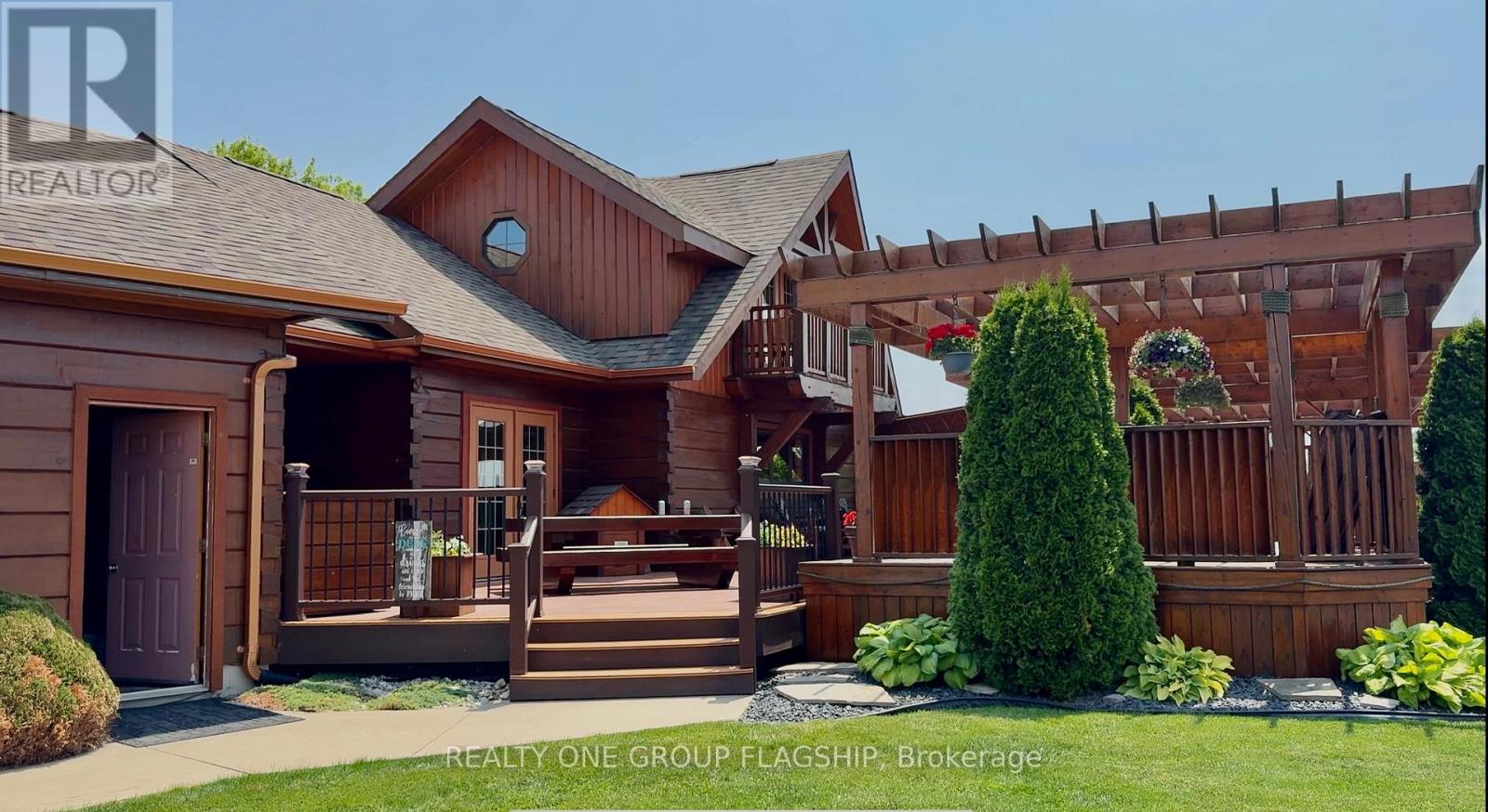 8529 Kinnaird Road, Lambton Shores (Bosanquet), Ontario  N0N 1J3 - Photo 15 - X12226873