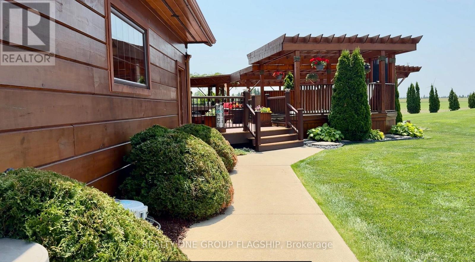 8529 Kinnaird Road, Lambton Shores (Bosanquet), Ontario  N0N 1J3 - Photo 16 - X12226873