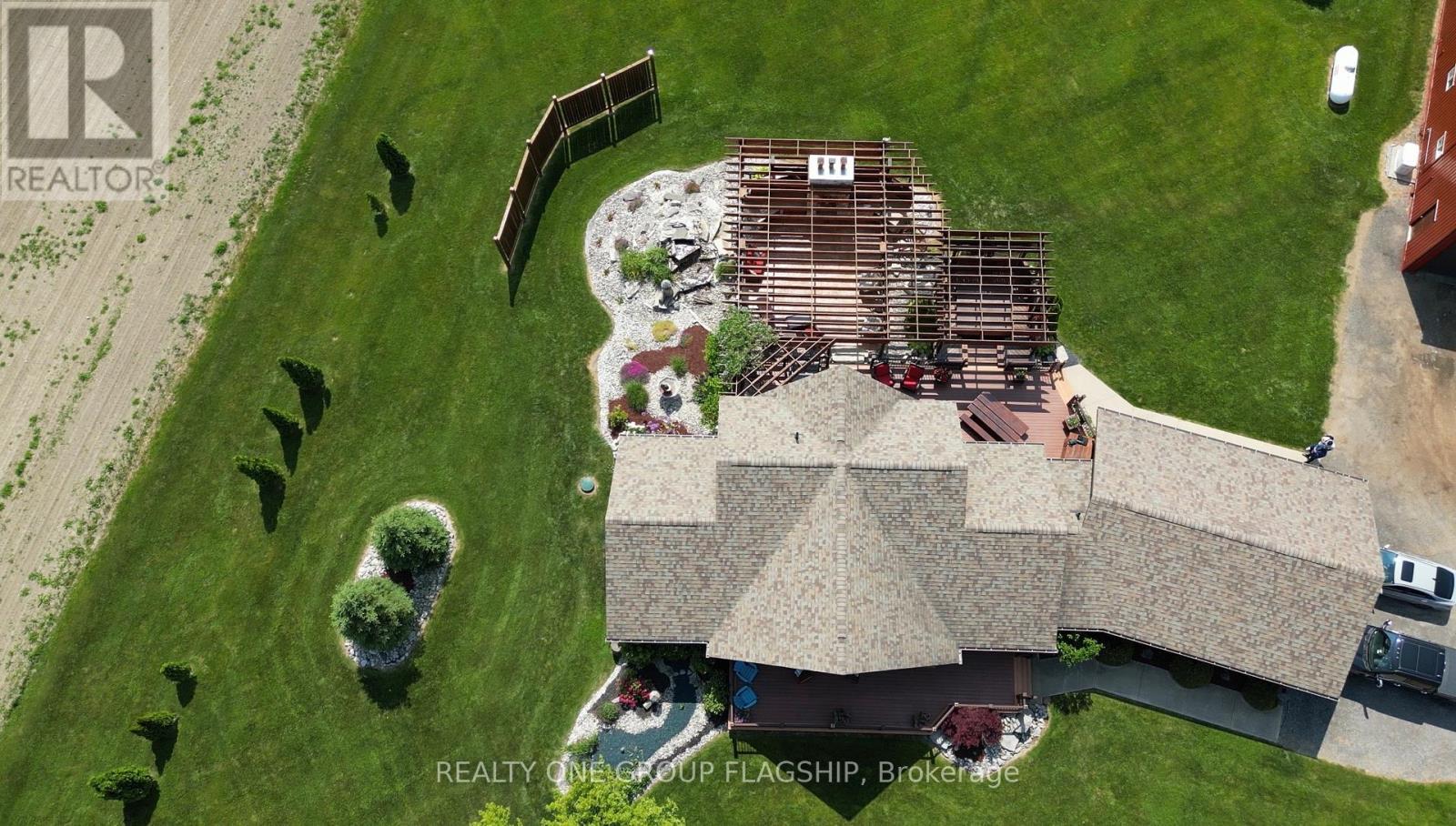 8529 Kinnaird Road, Lambton Shores (Bosanquet), Ontario  N0N 1J3 - Photo 18 - X12226873