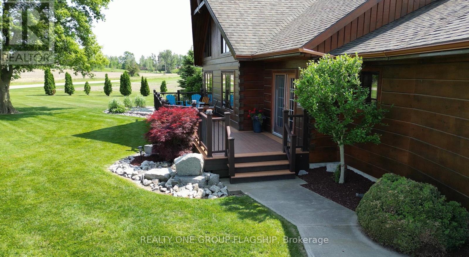 8529 Kinnaird Road, Lambton Shores (Bosanquet), Ontario  N0N 1J3 - Photo 22 - X12226873