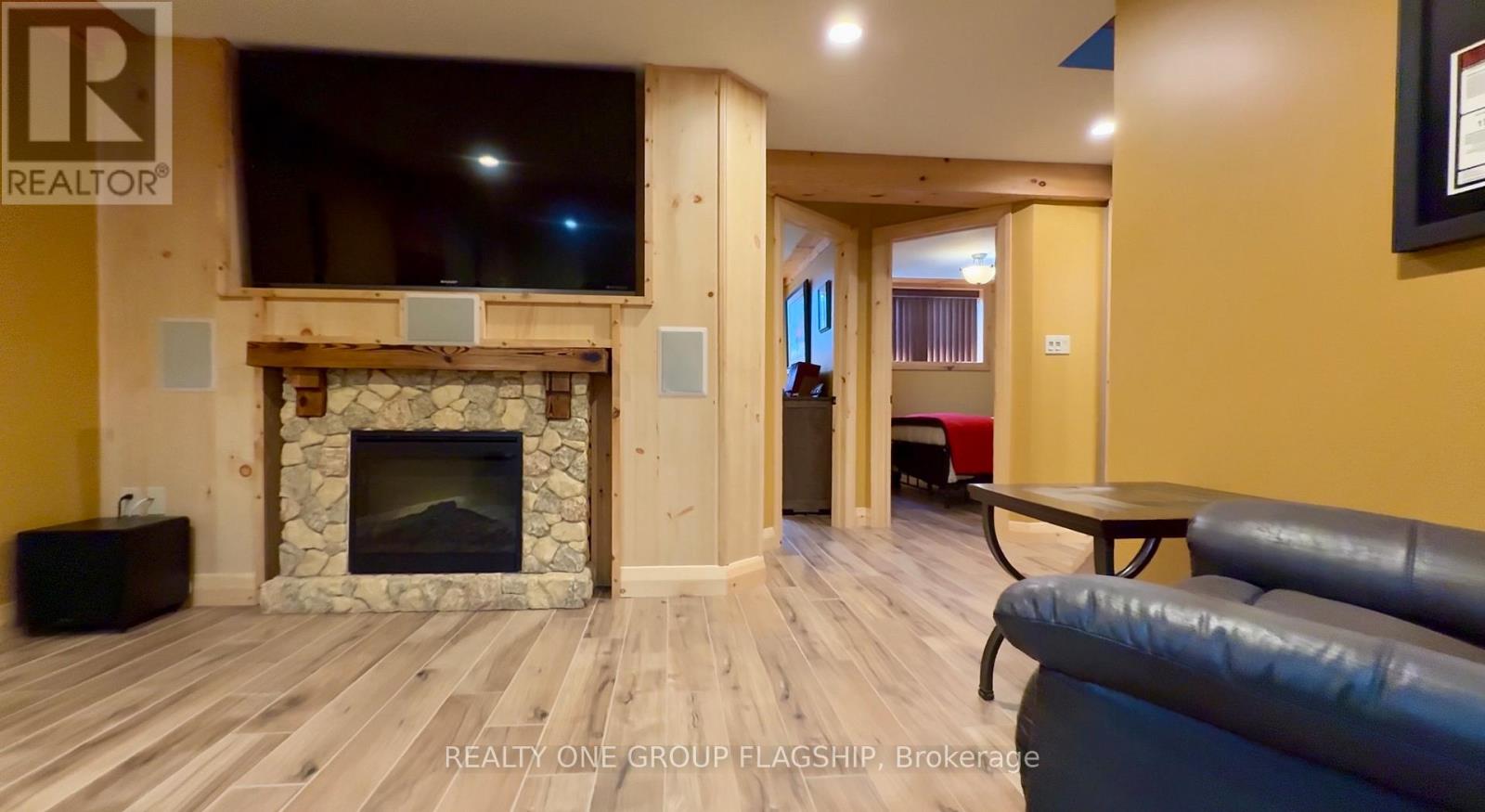 8529 Kinnaird Road, Lambton Shores (Bosanquet), Ontario  N0N 1J3 - Photo 42 - X12226873