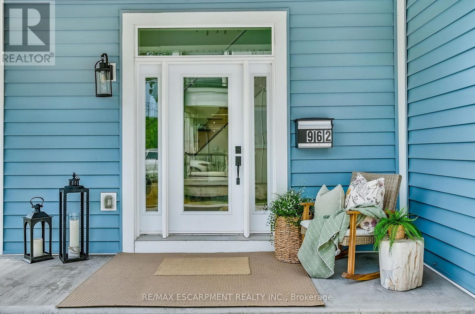 Property at 962 BEACH BOULEVARD image 3