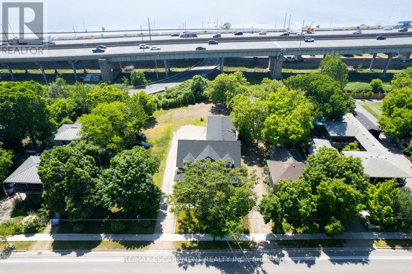 1026 Beach Boulevard, Hamilton (Hamilton Beach), Ontario  L8H 6Z4 - Photo 46 - X12226896