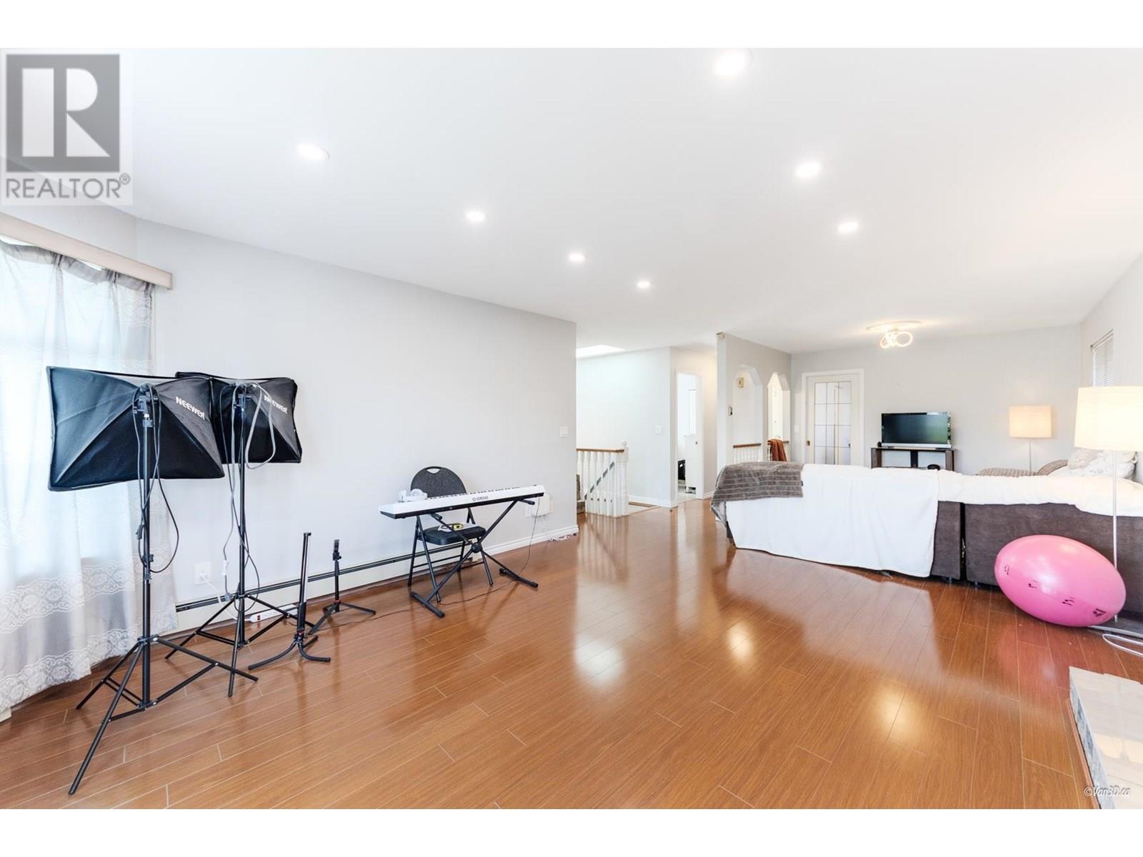 Property at 5462 MANOR STREET image 5