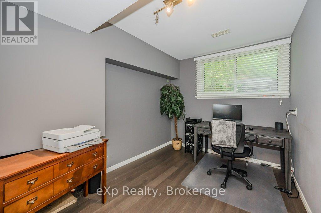 8 Malvern Crescent, Guelph, Ontario  N1L 1G8 - Photo 28 - X12227012
