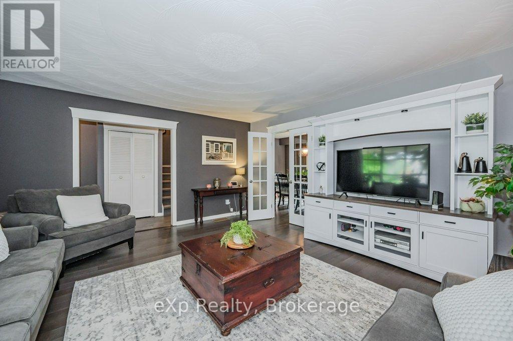 Property at 8 MALVERN CRESCENT image 5