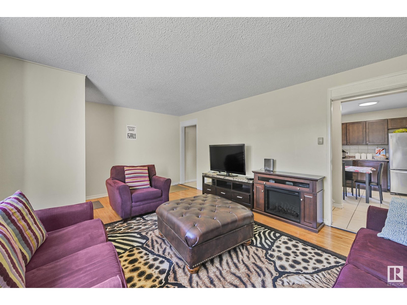 Property at 13212 83 ST NW image 4