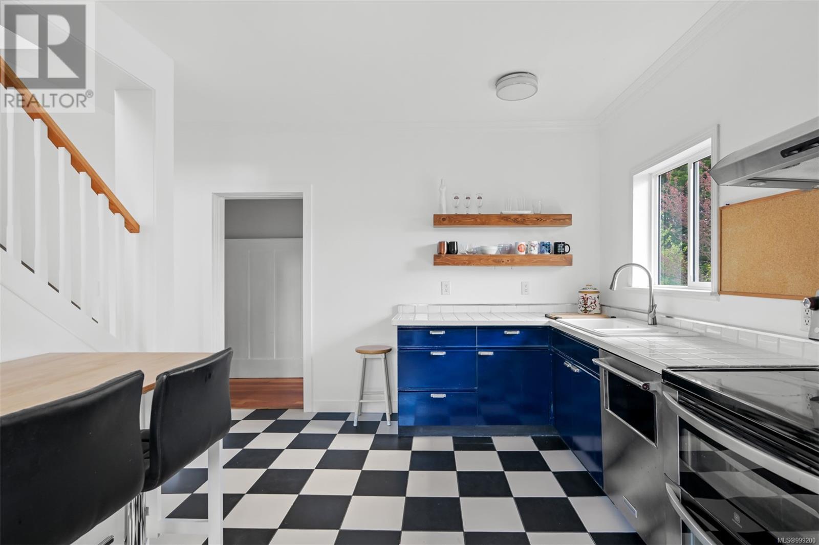 Property at 3035 Millgrove St image 3