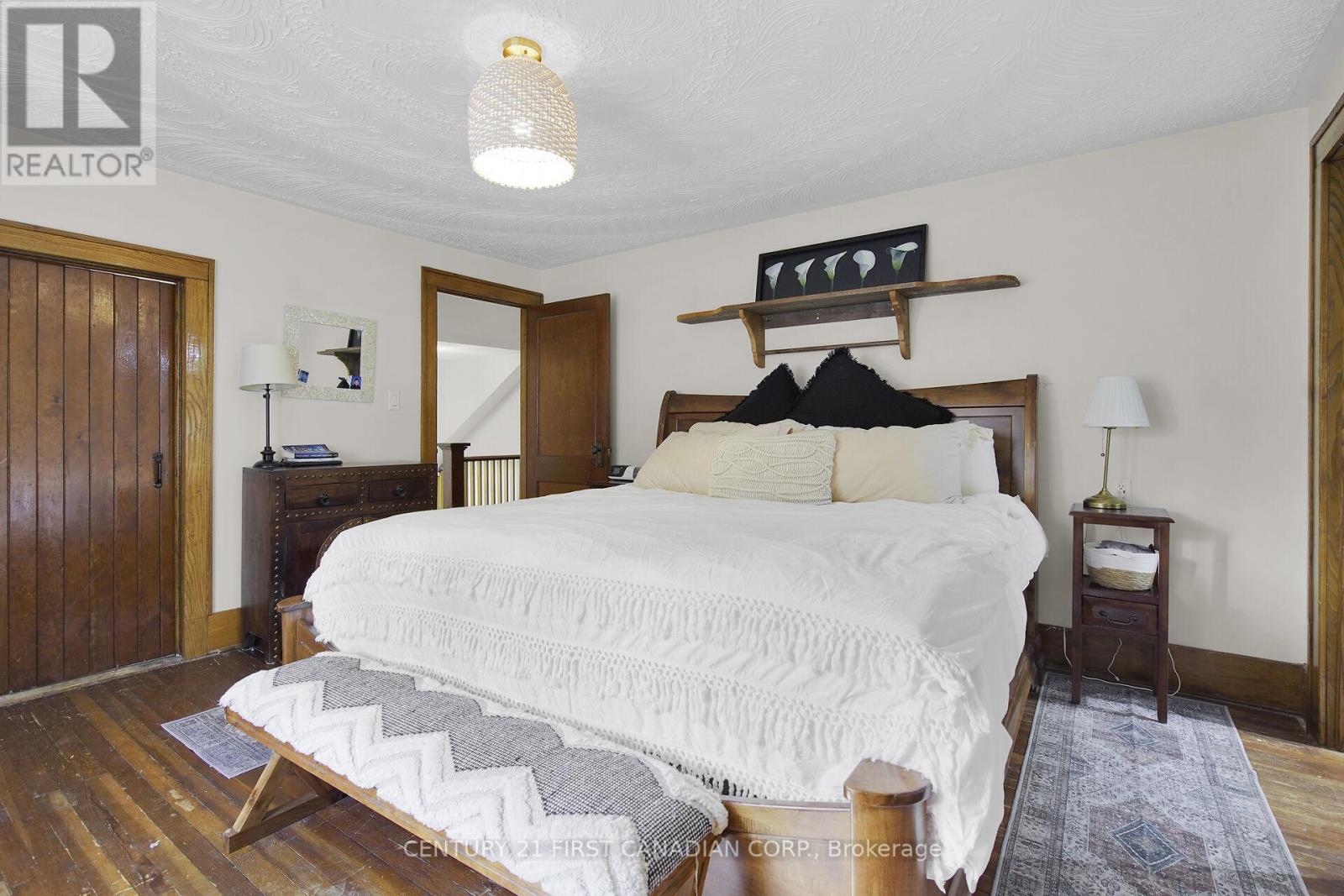 196 Queen Street, West Elgin (Rodney), Ontario  N0L 2C0 - Photo 18 - X12227092