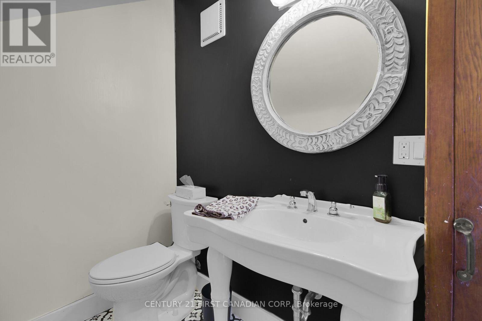 196 Queen Street, West Elgin (Rodney), Ontario  N0L 2C0 - Photo 25 - X12227092