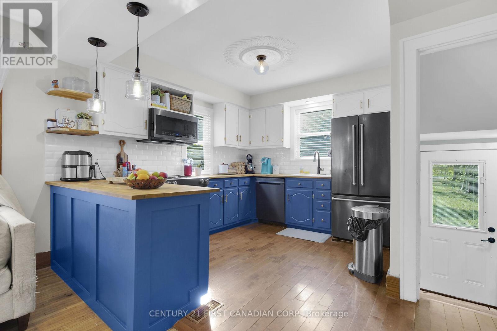 196 Queen Street, West Elgin (Rodney), Ontario  N0L 2C0 - Photo 9 - X12227092