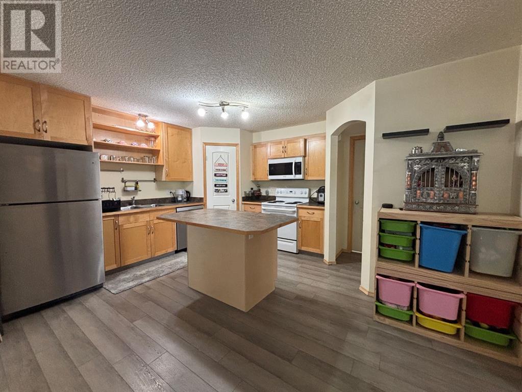 Property at 106, 8 Everridge Square SW image 5