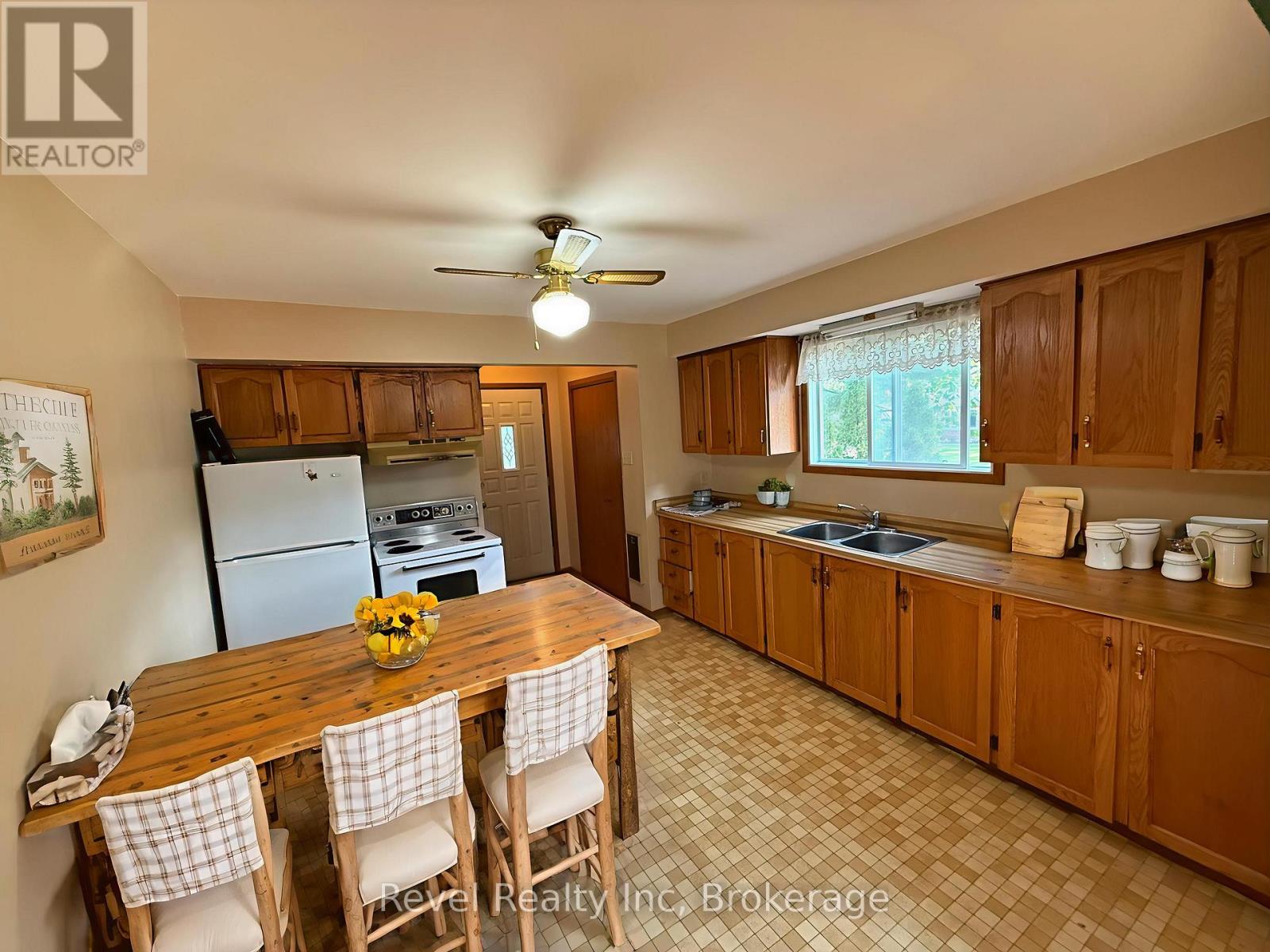 Property at 9 ISLANDVIEW CRESCENT image 2