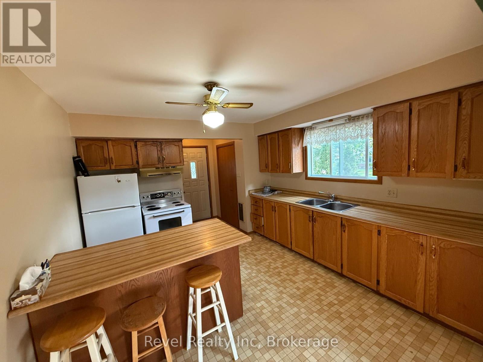 Property at 9 ISLANDVIEW CRESCENT image 3