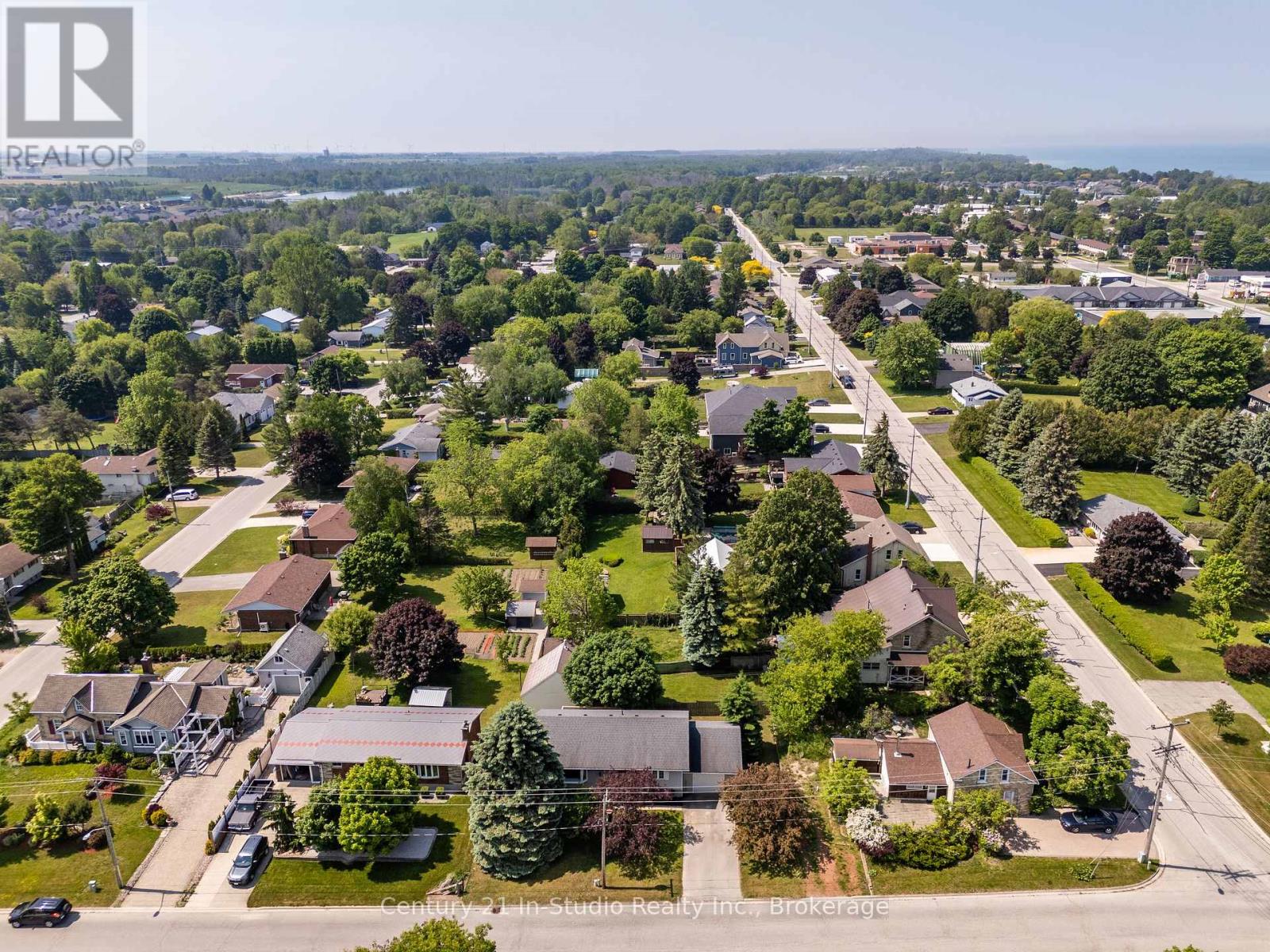 372 St Albert Street, Kincardine, Ontario  N2Z 2V3 - Photo 10 - X12227177