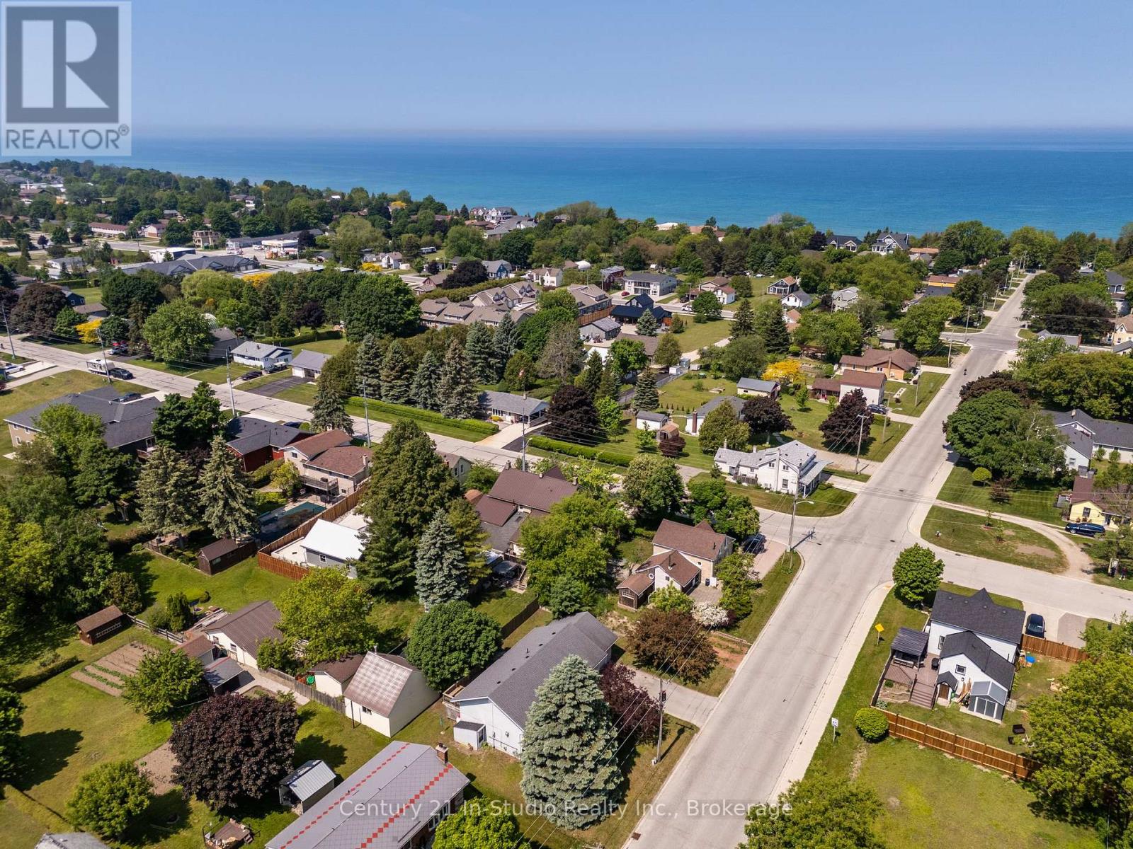 372 St Albert Street, Kincardine, Ontario  N2Z 2V3 - Photo 11 - X12227177