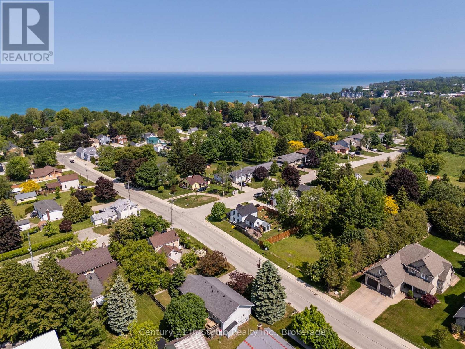 372 St Albert Street, Kincardine, Ontario  N2Z 2V3 - Photo 12 - X12227177